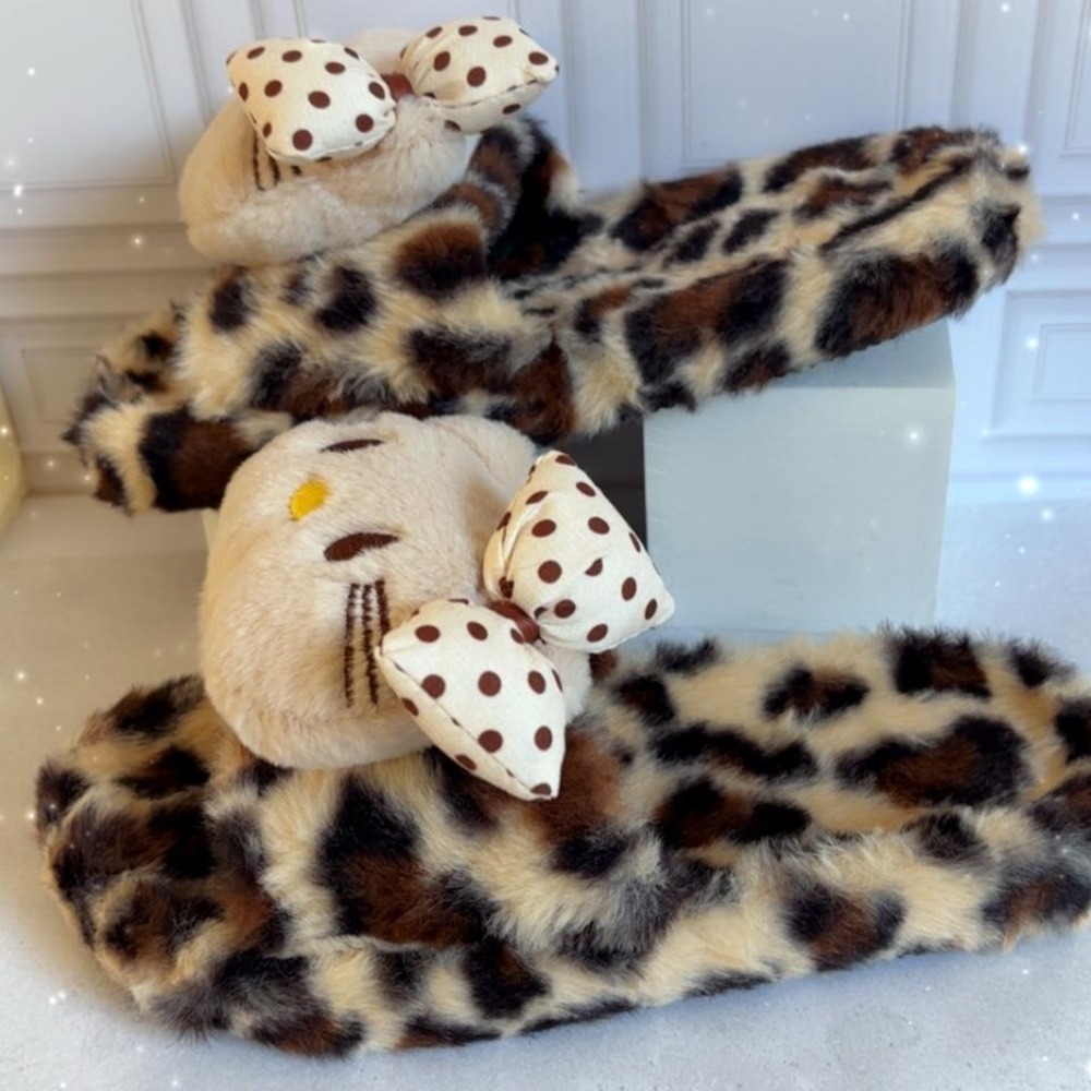 y2k HELLO KITTY LEOPARD SLIPPERS SLIDES SIZE 7.5